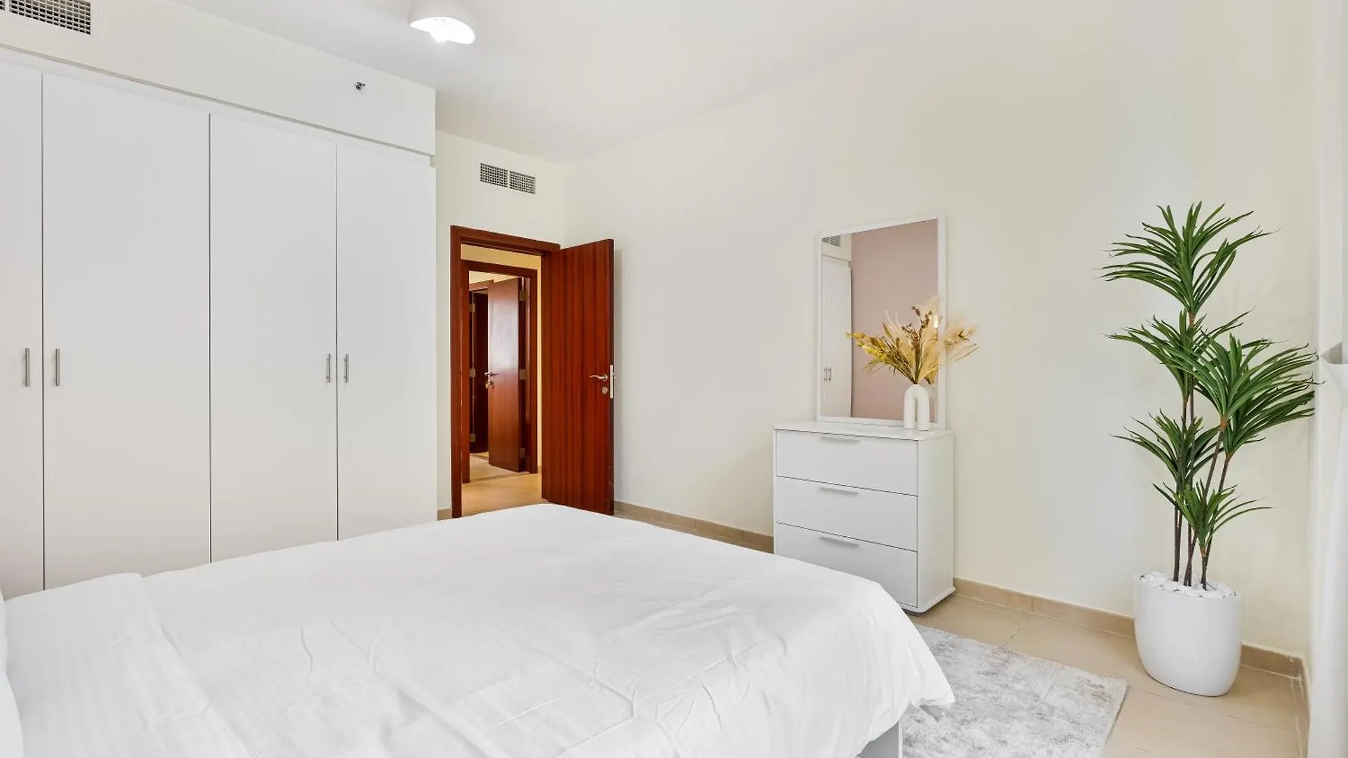 Apartment Savis Home Oceanfront Serenity And Marina Views Dubai