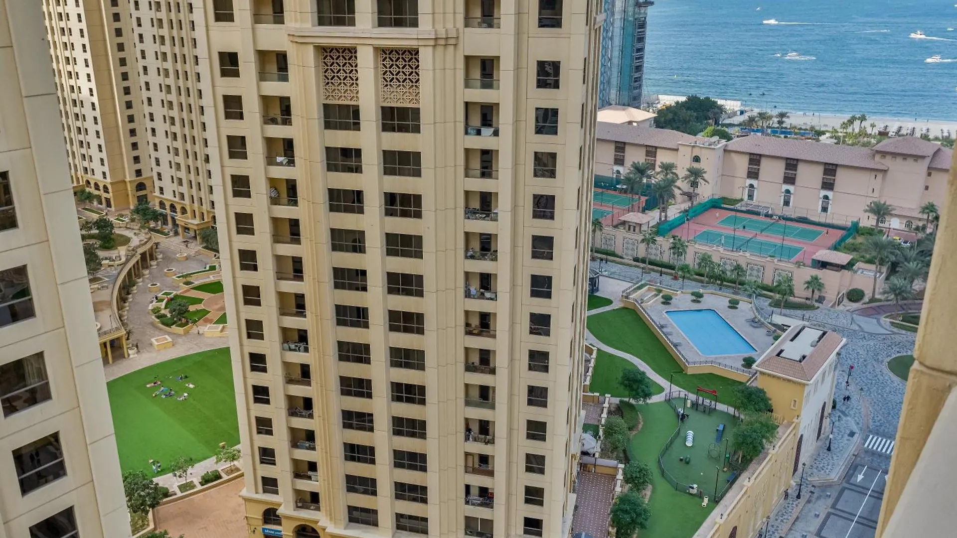 Savis Home Oceanfront Serenity And Marina Views Dubai